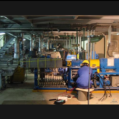 芜湖工厂设备维修现场